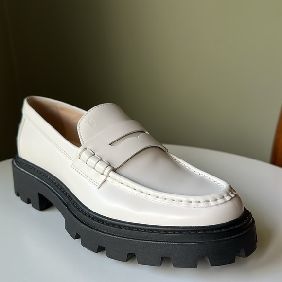 Tod's Gomma Pesante Loafers Slip On Rubber Lug Sole Calf Skin Upper 37.5/7.5 - Picture 1 of 17